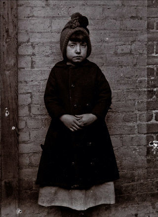 Jacob A. Riis: "Mig skrubber. Lille Katie". 1891-92. 