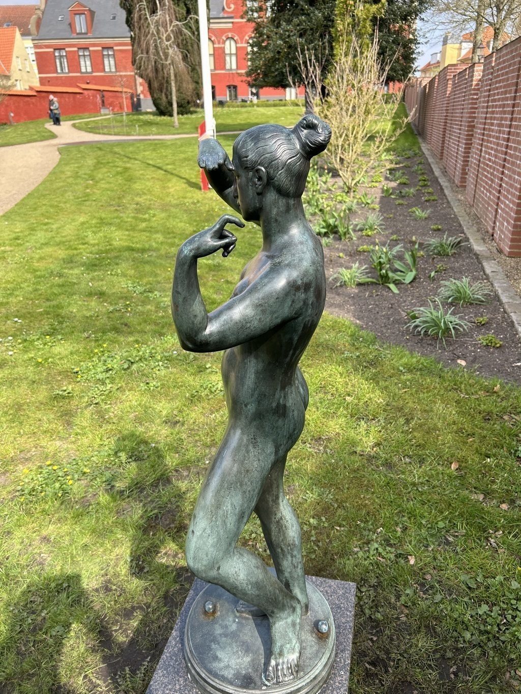 Harald Quistgaard, "Nøgen Kvinde med hævede arme. Hero". 1918